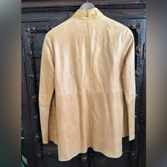 Fine Leather Jacket in Pristine Condition - Picture 4 of 8